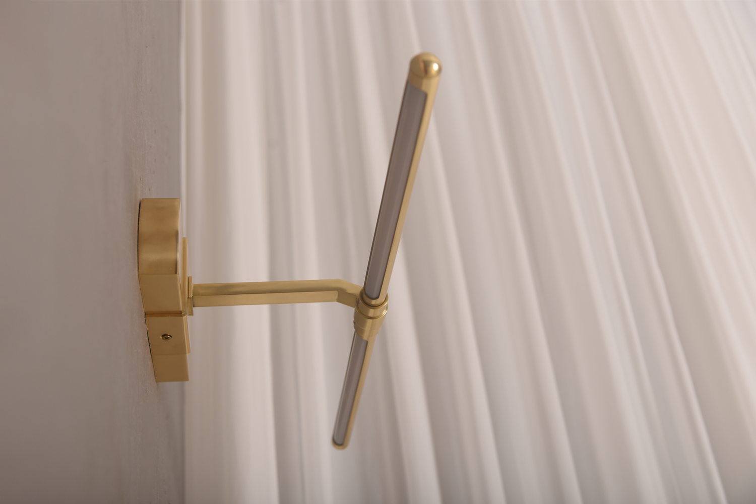Vivaround Picture Vanity Light 24" Brass