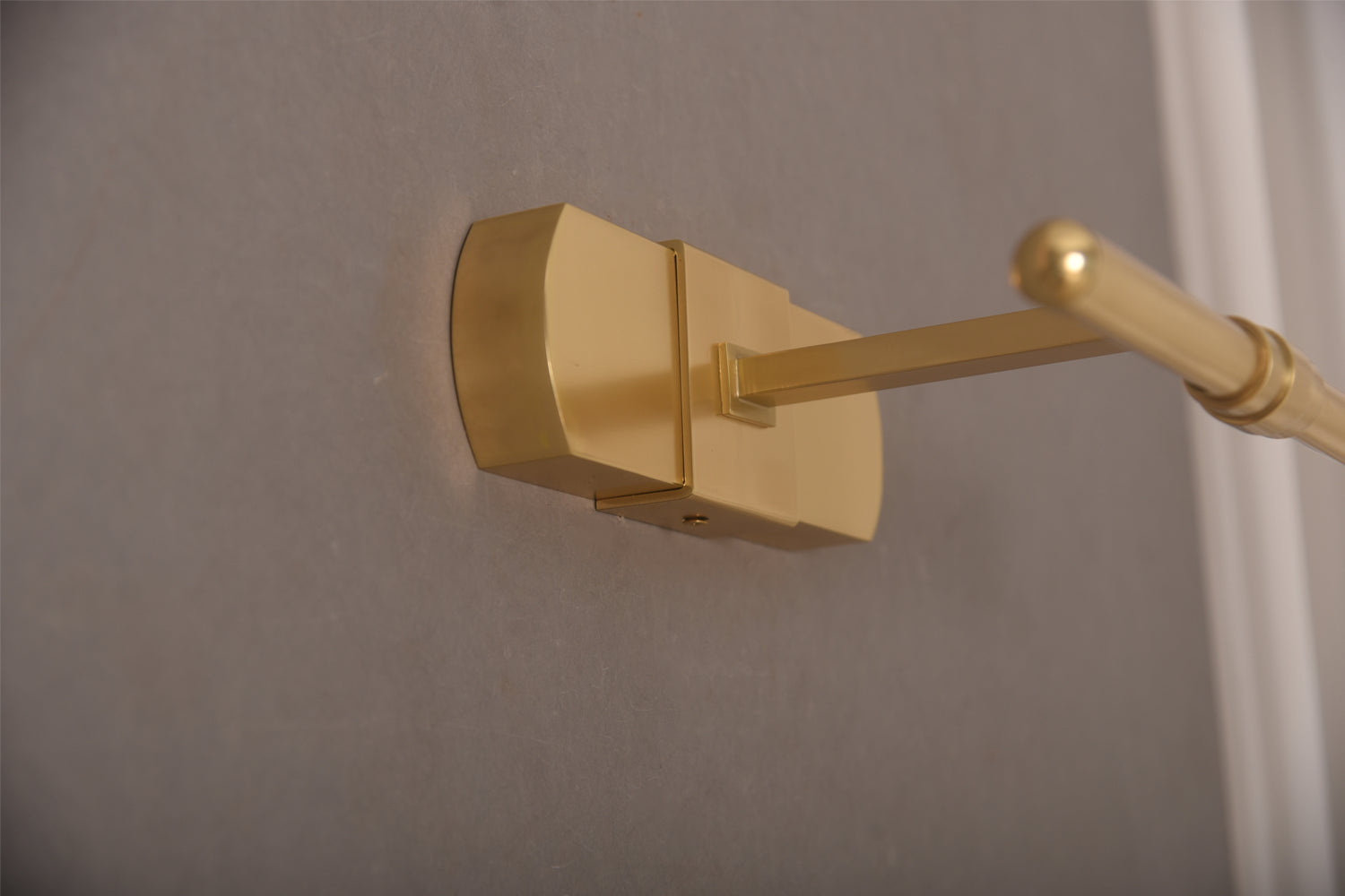 Vivaround Picture Wall Sconce 18"
